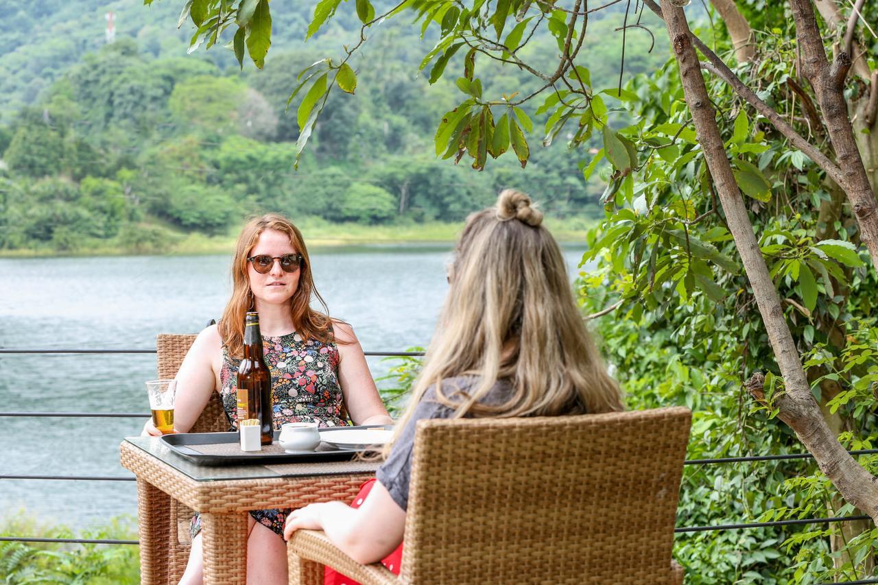 Huluganga Ridge, Kandy Karalliyadda Buitenkant foto